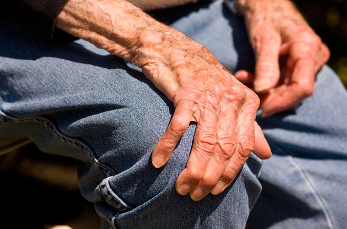 "65 yaş üzeri 300 kişiden 1'i Parkinson hastası"