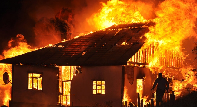 Denizli'de ev yangını: 1 ölü