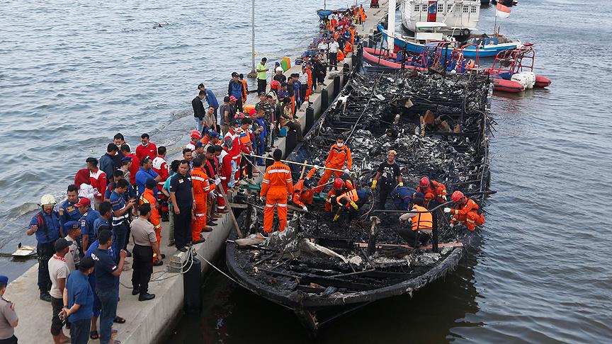 Teknede yangın çıktı: 23 ölü