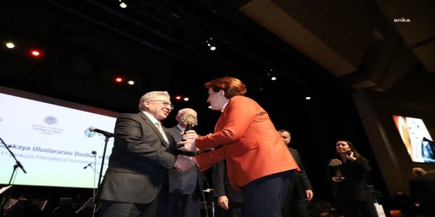 Kılıçdaroğlu ve Akşener, Çankaya Uluslararası Dostluk ve Barış Ödül Töreni'ne katıldı. Livaneli'ye Ödülü Akşener verdi