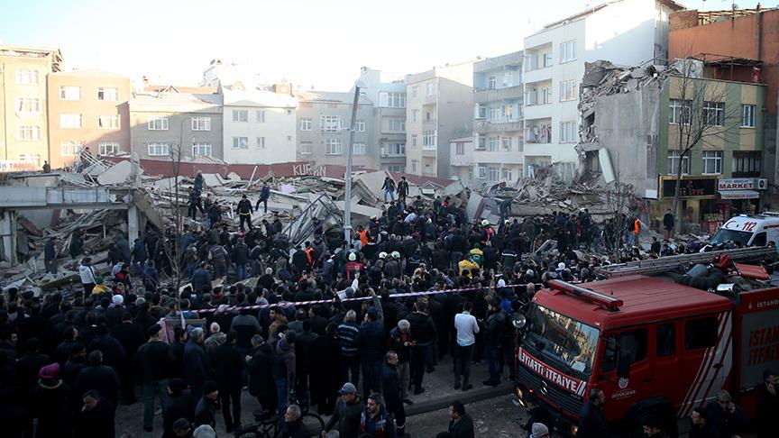 Zeytinburnu'nda 6 katlı bina çöktü