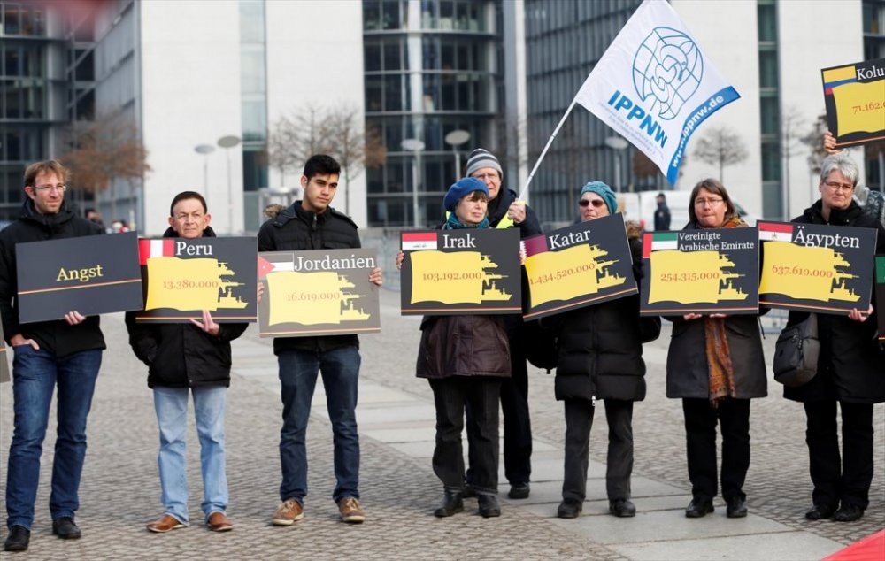 Alman Hükümeti protesto edildi